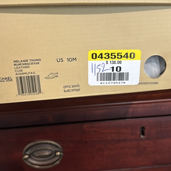 Brand new Michael Kors Sandals. Size women’s 10 - Picture 2 of 3